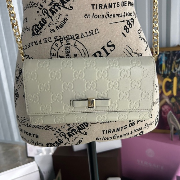 Gucci Cream Embossed Leather Bag - Picture 8 of 8